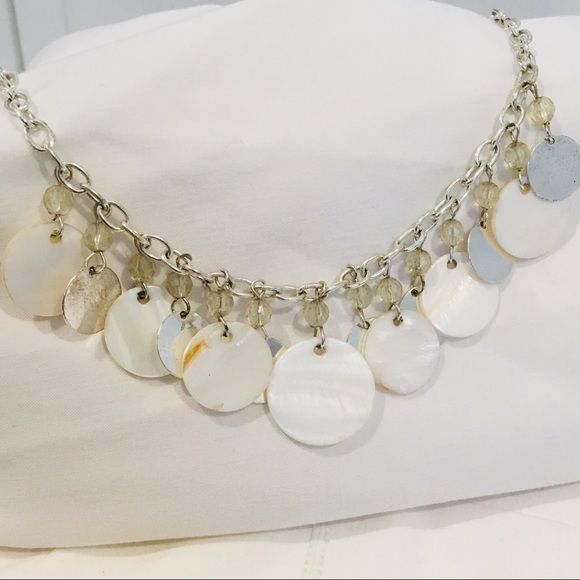 Jewelry - Iridescent shell necklace pearl color